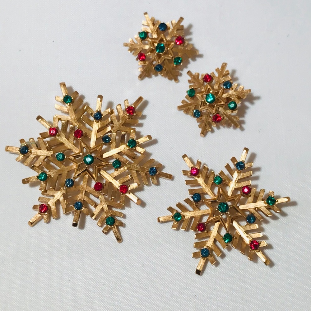 Crown Trifari Holiday Snowflake brooches Earrings